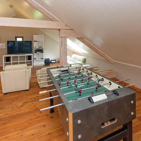 Magnificent Mansion With Sauna And Jacuzzi In