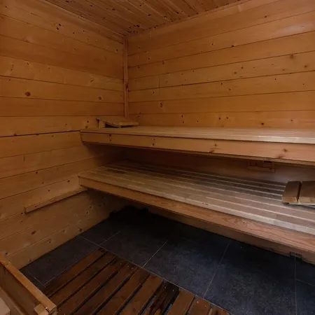 Magnificent Mansion With Sauna And Jacuzzi In 度假居 力宾