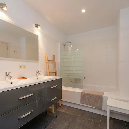 度假居 Magnificent Mansion With Sauna And Jacuzzi In 力宾